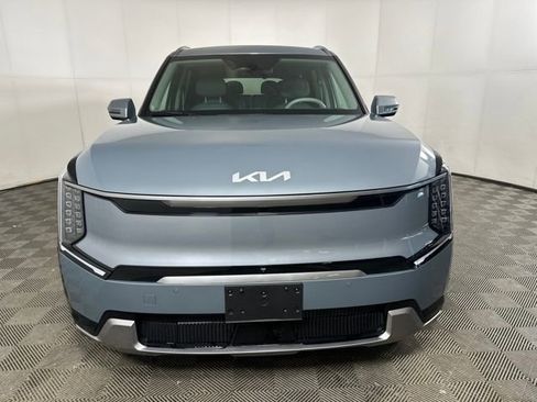 Used 2024 Kia EV9 Land image 8