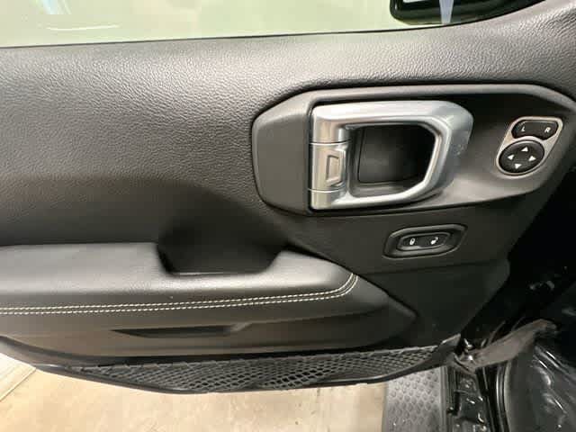 Used 2019 Jeep Wrangler Unlimited Sahara AWD/4WD image 19