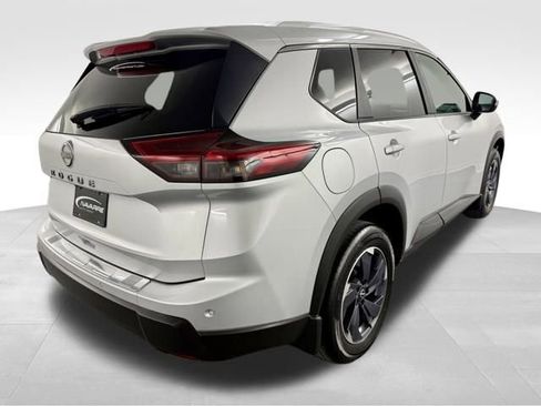 Used 2025 Nissan Rogue SV w/ SV Premium Package image 9