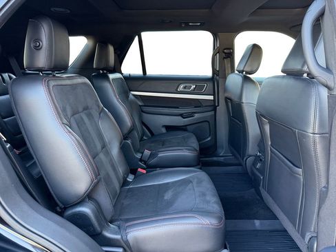 Used 2018 Ford Explorer XLT w/ Equipment Group 202A AWD/4WD image 20