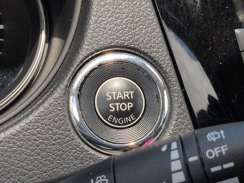 Used 2020 Nissan Rogue SV FWD image 29