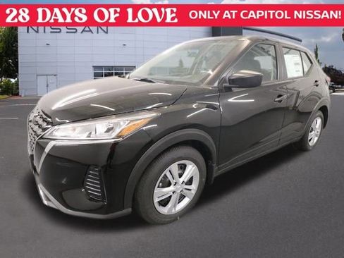 New 2025 Nissan Kicks Play S image 5