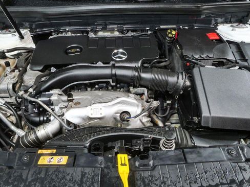 Used 2021 Mercedes-Benz GLB 250 4MATIC image 34