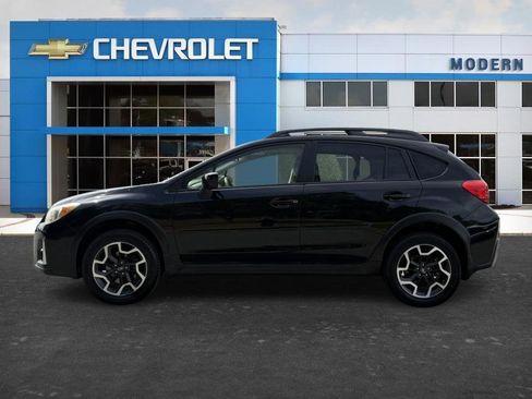Used 2017 Subaru Crosstrek 2.0i Premium w/ Moonroof Package AWD/4WD image 2