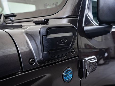 Used 2024 Jeep Wrangler Unlimited image 9