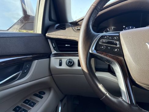 Used 2016 Cadillac Escalade ESV Luxury RWD image 17