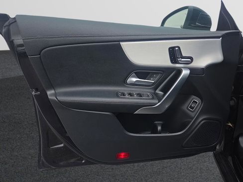 Used 2025 Mercedes-Benz CLA 250 image 10