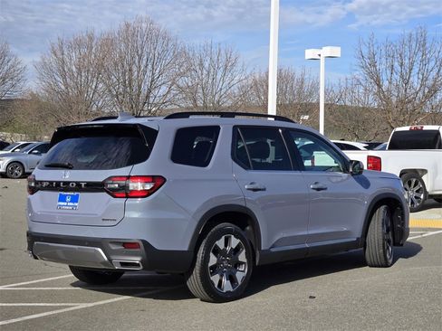 New 2026 Honda Pilot Touring image 4