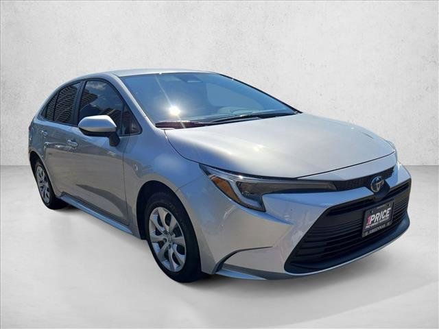 Used 2025 Toyota Corolla LE FWD image 3