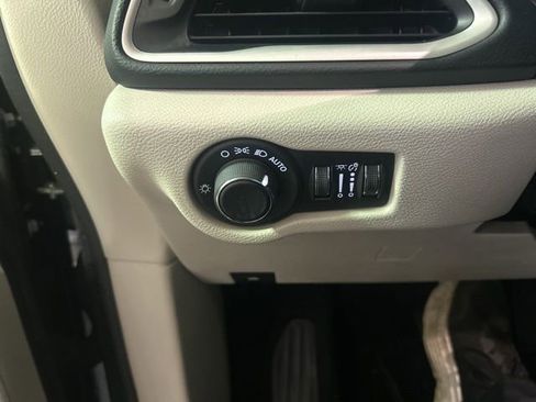 Used 2023 Chrysler Voyager LX FWD image 19