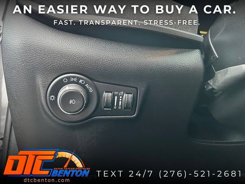 Used 2024 Jeep Compass Latitude AWD/4WD image 18
