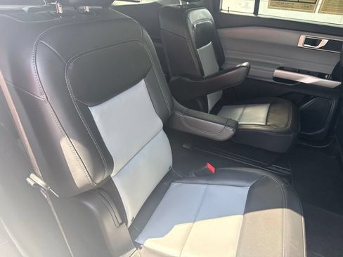 Used 2024 Ford Explorer XLT w/ Equipment Group 202A RWD image 32
