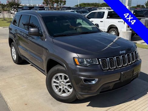 Used 2019 Jeep Grand Cherokee Laredo w/ Security & Convenience Group AWD/4WD image 4