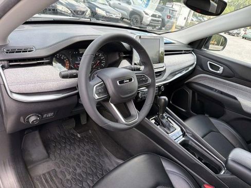 Used 2022 Jeep Compass Latitude FWD image 11