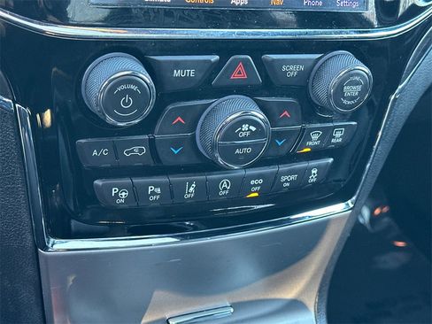 Used 2020 Jeep Grand Cherokee Overland image 34