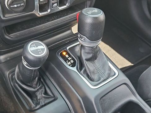 Used 2022 Jeep Wrangler Unlimited Sport AWD/4WD image 19