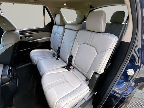 Used 2025 Honda Pilot EX-L image 16