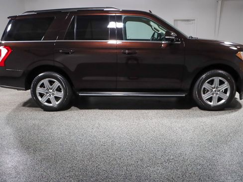 Used 2021 Ford Expedition XLT image 6
