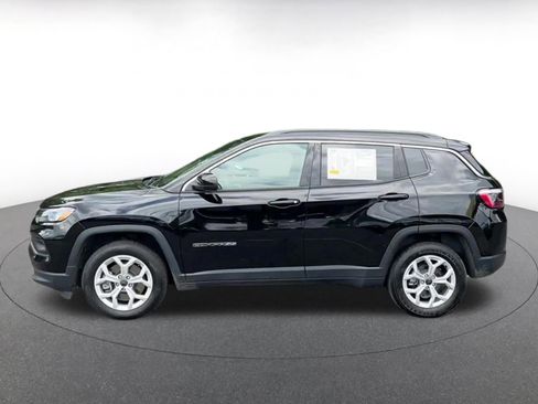 Used 2025 Jeep Compass Latitude AWD/4WD image 9