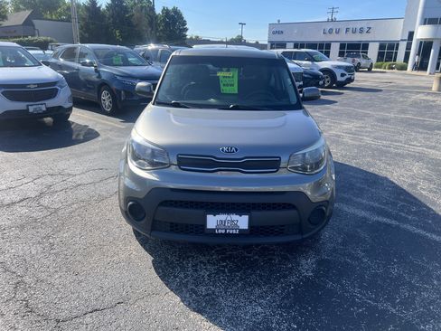 Used 2017 Kia Soul FWD image 3