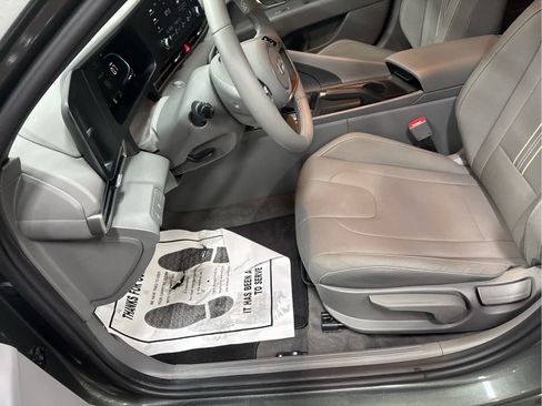 Used 2025 Hyundai Elantra Sport image 12