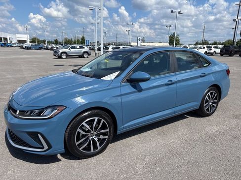 New 2025 Volkswagen Jetta SE image 1