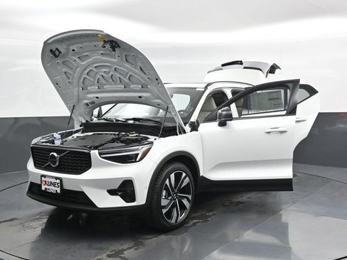 New 2026 Volvo XC40 B5 Ultra w/ Climate Package AWD/4WD image 47
