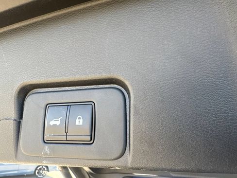 Certified 2025 Nissan Rogue SV AWD/4WD image 32