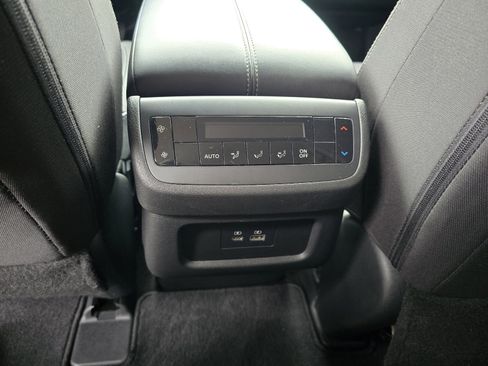 Used 2025 Nissan Pathfinder SV image 24