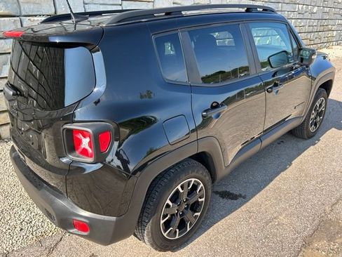 Certified 2023 Jeep Renegade Latitude AWD/4WD image 5