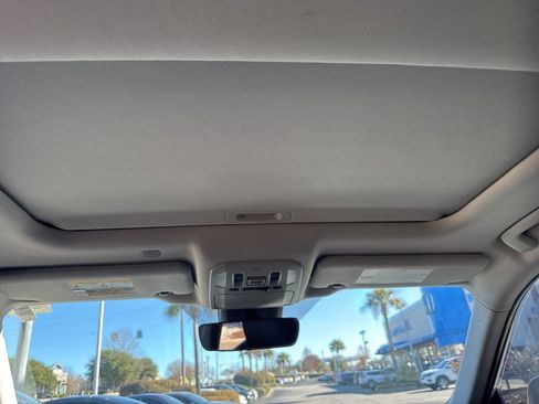 Used 2020 Toyota Highlander XLE image 17