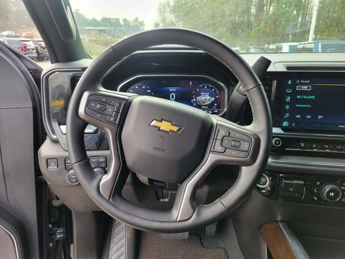 Used 2024 Chevrolet Silverado 2500 High Country image 9