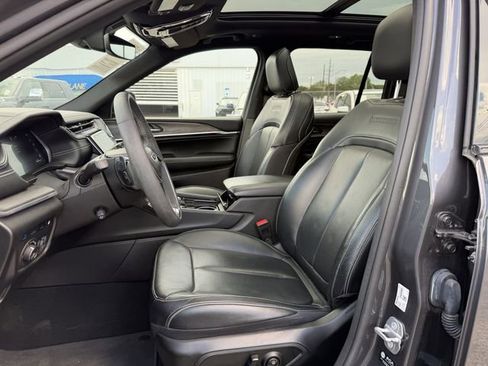 Used 2022 Jeep Grand Cherokee Overland w/ MOPAR Finishing Package AWD/4WD image 19