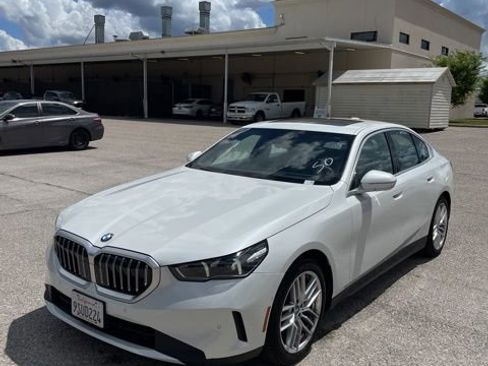 Used 2025 BMW 530i xDrive image 1