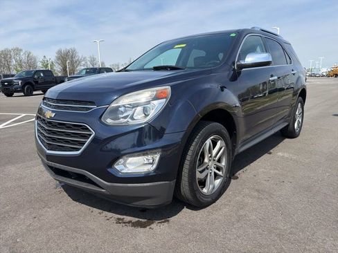 Used 2017 Chevrolet Equinox Premier w/ Enhanced Convenience Package FWD image 2