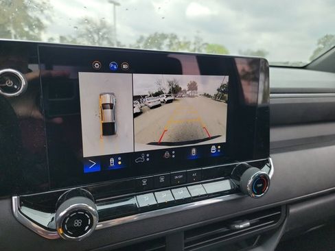 Used 2023 Chevrolet Colorado Trail Boss w/ Technology Package image 19