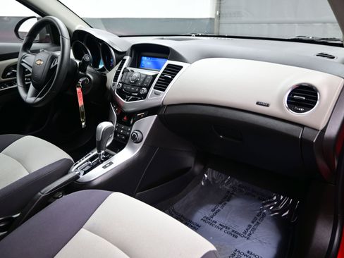 Used 2014 Chevrolet Cruze LS image 15