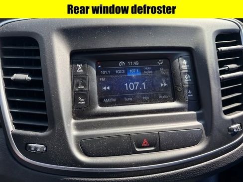 Used 2015 Chrysler 200 Limited image 9