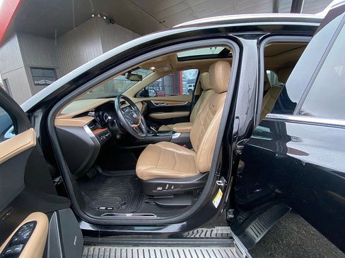 Used 2018 Cadillac XT5 Platinum w/ Driver Assist Package image 9