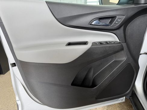 Used 2021 Chevrolet Equinox LS w/ LS Convenience Package image 23