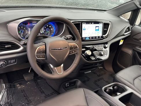 New 2026 Chrysler Pacifica Select image 17