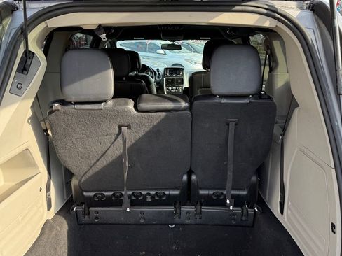 Used 2018 Dodge Grand Caravan SXT image 13