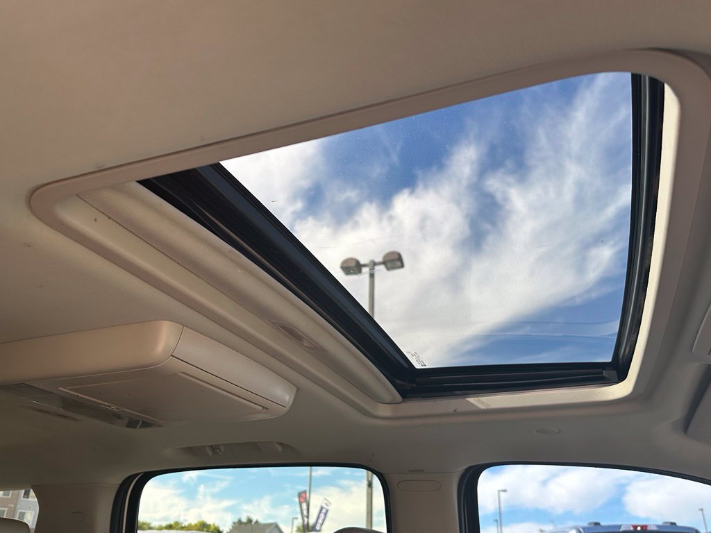 Used 2012 GMC Yukon XL SLT w/ SLT-2 Equipment Package AWD/4WD image 21