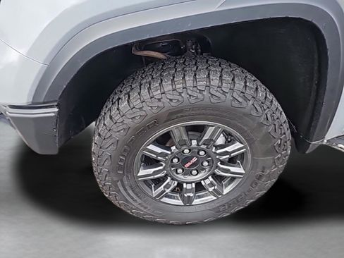 Used 2024 GMC Sierra 1500 AT4X image 10