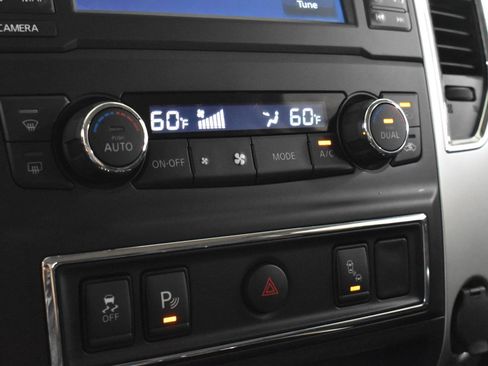 Used 2017 Nissan Titan SL image 18