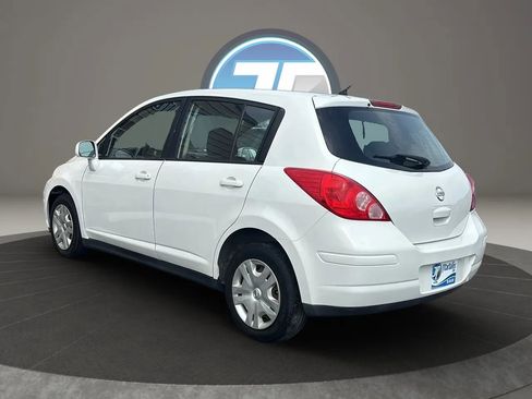 Used 2010 Nissan Versa 1.8 S FWD image 4