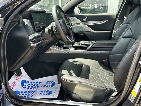 Certified 2023 BMW 760i xDrive AWD/4WD image 13