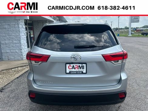 Used 2019 Toyota Highlander LE FWD image 5