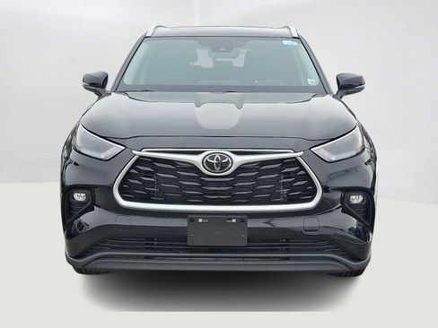 Certified 2024 Toyota Highlander XLE image 3