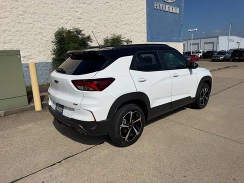 Used 2021 Chevrolet TrailBlazer RS w/ Sun and Liftgate Package AWD/4WD image 3